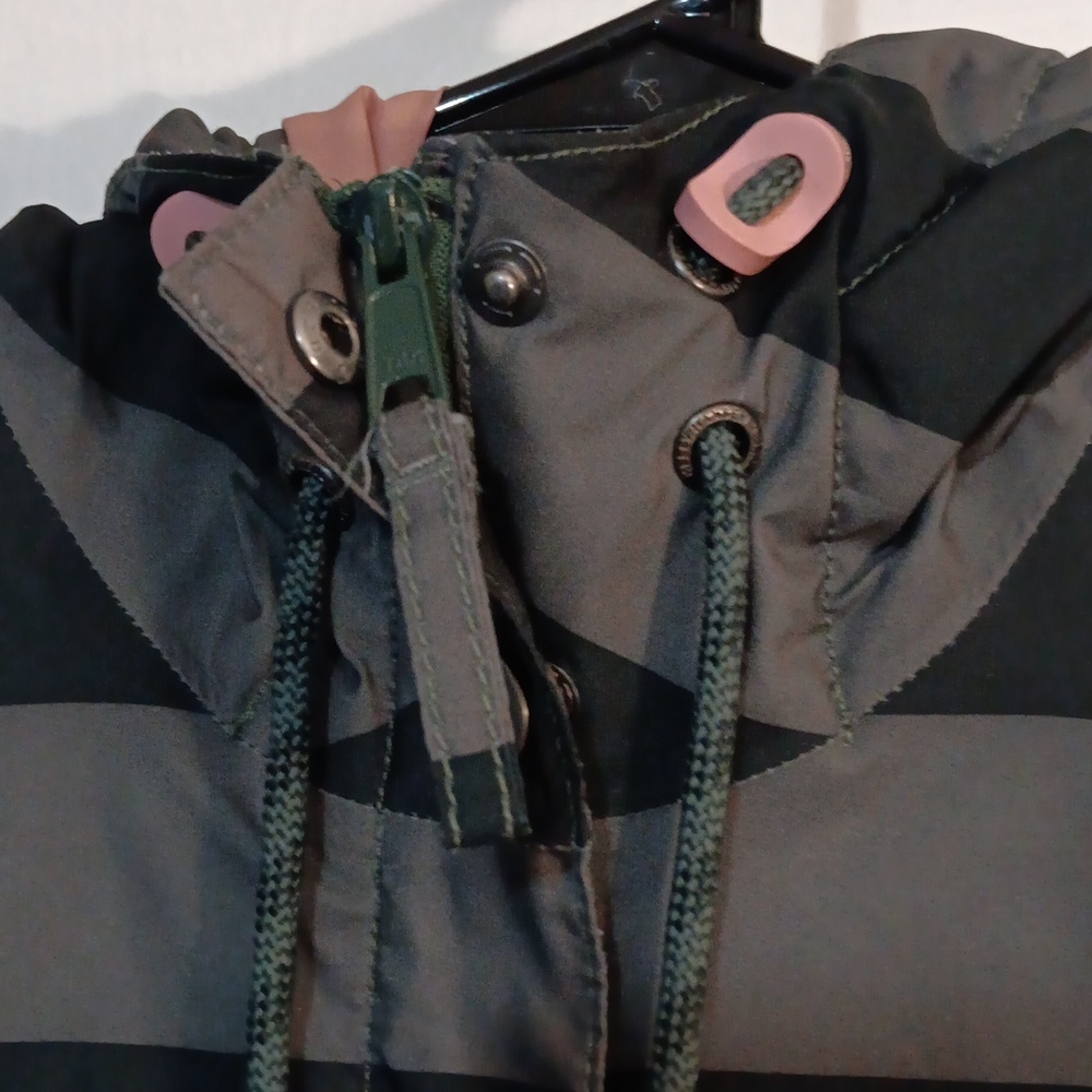 Helly Hansen Black and Gray Striped Hooded Jacket - Picture 3 of 15